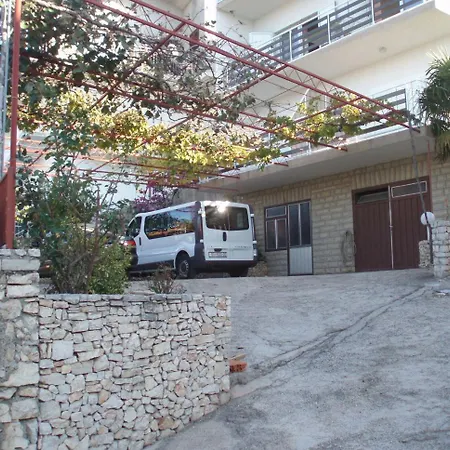 Konukevi And Mirja-parking Primošten